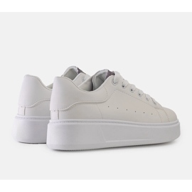 Tênis branco com decoração Asmait atraente 1