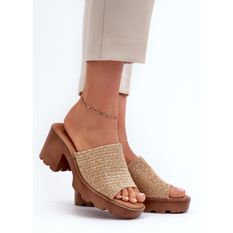 Chinelos femininos Titantha bege com salto alto trançado 2 Chinelos femininos Titantha bege com salto alto trançado 2