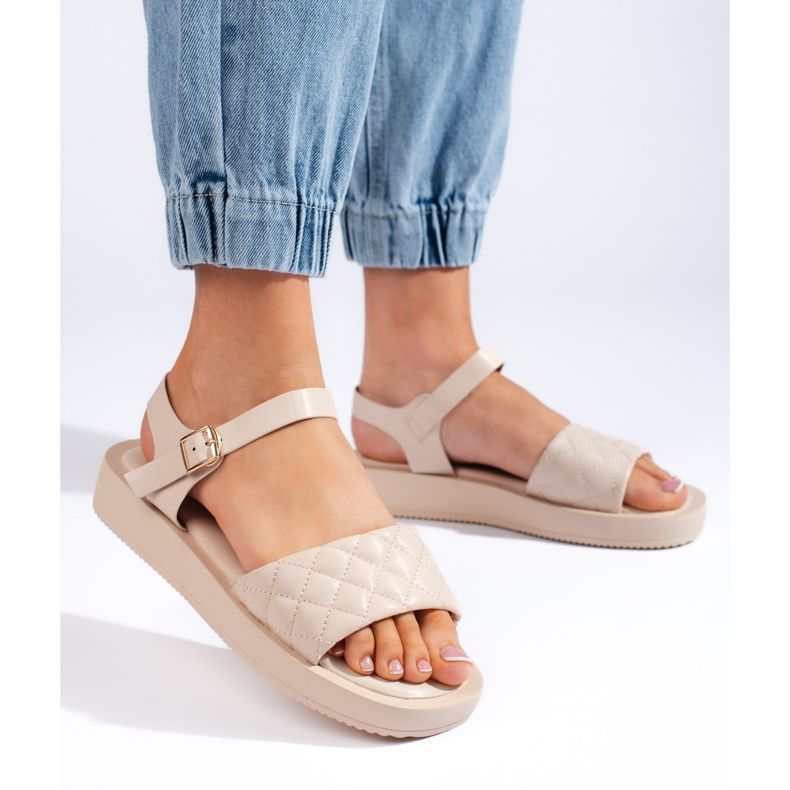 Sandálias femininas bege na plataforma 2