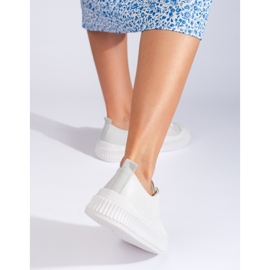 Tênis feminino cinza confeccionado em couro ecológico 1