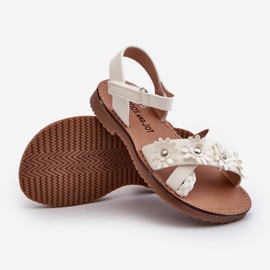 Sandálias infantis com fecho de velcro e flores, brancas Nestalee branco 2