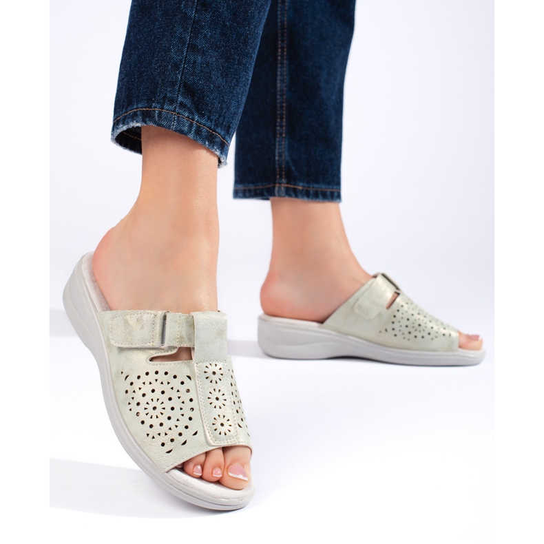 Chinelos femininos abertos com cunha confortável cinza 2