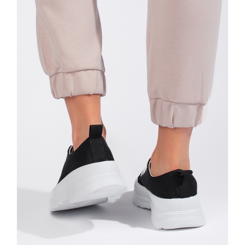 Tênis pretos femininos clássicos 1