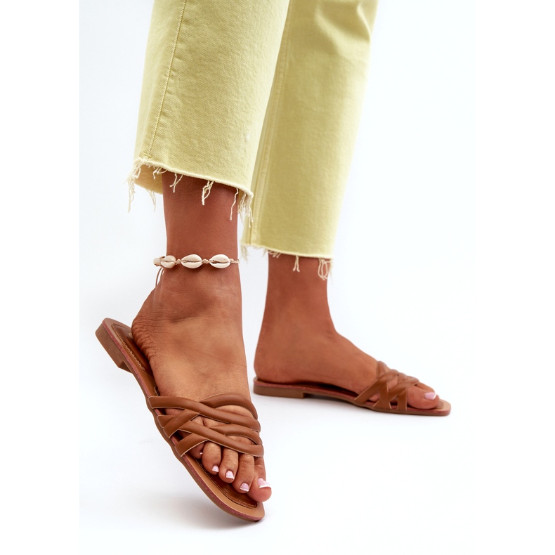 Chinelos de couro ecológico de salto plano marrom 3