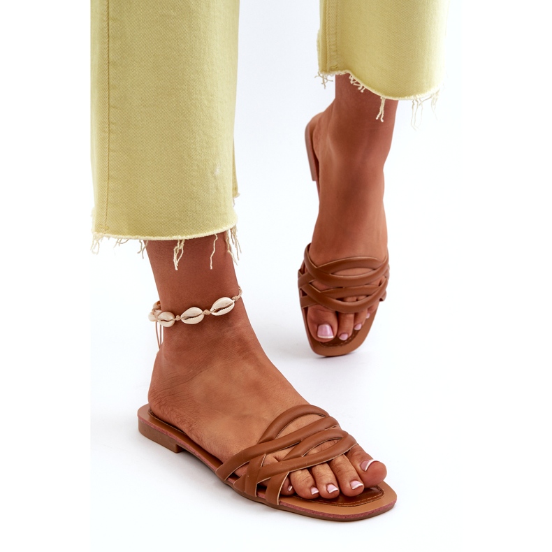 Chinelos de couro ecológico de salto plano marrom 4