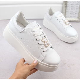 Sapatos femininos de couro sobre plataforma com ursinho de pelúcia, branco Vinceza 66641 1