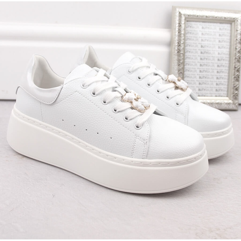 Sapatos femininos de couro sobre plataforma com ursinho de pelúcia, branco Vinceza 66641 2