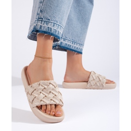 Chinelos femininos trançados bege 1