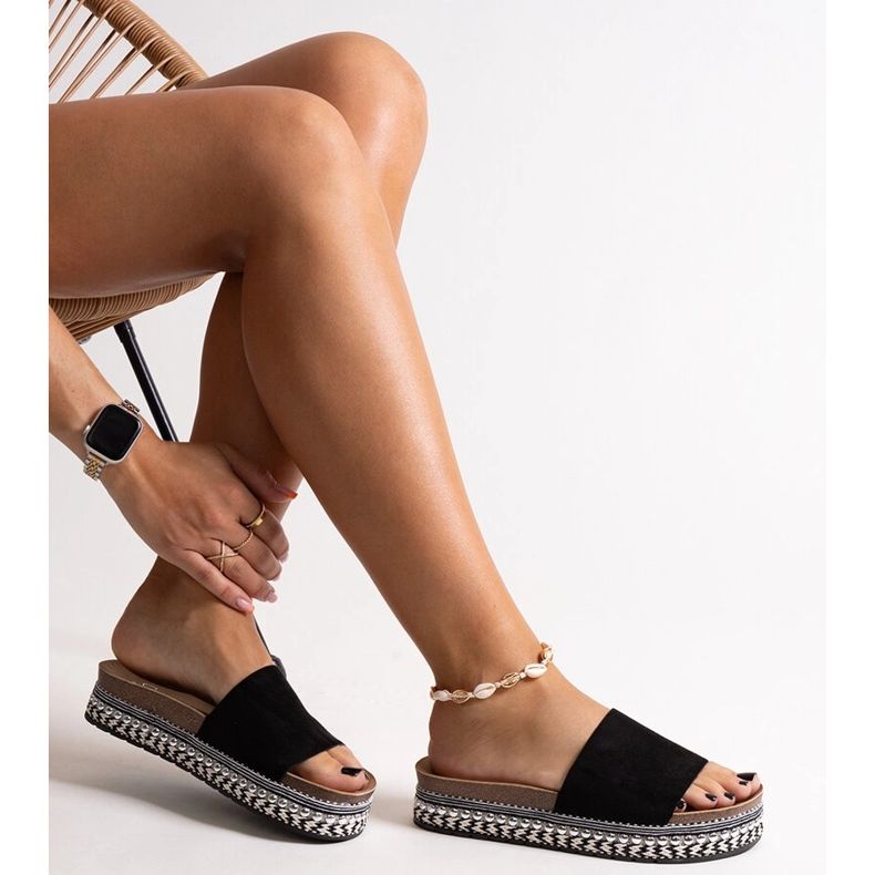 Chinelos pretos com sola decorativa Jaśmina 1