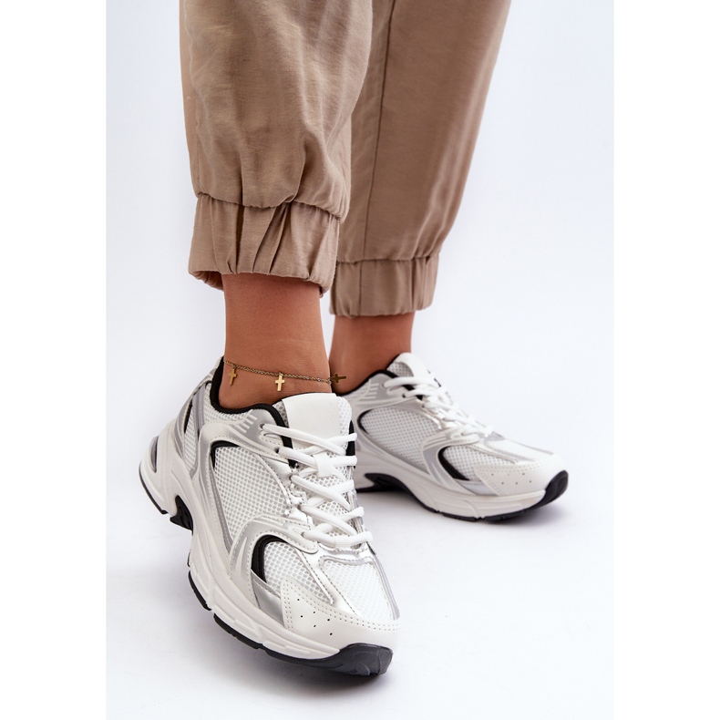 Calçados esportivos femininos tênis branco e preto Leranea 2