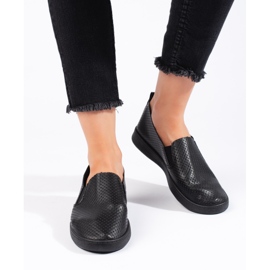 Slip-on feminino aberto, leve e preto 2