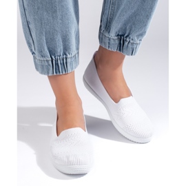 Slip-on feminino em tecido branco 1