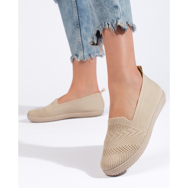 Slip-on feminino em tecido bege 1