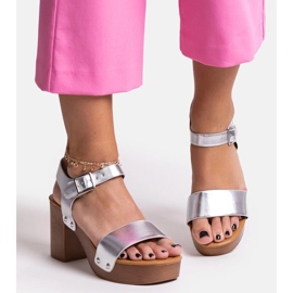 Sandálias de salto alto Adilar maciças prateadas prata 1