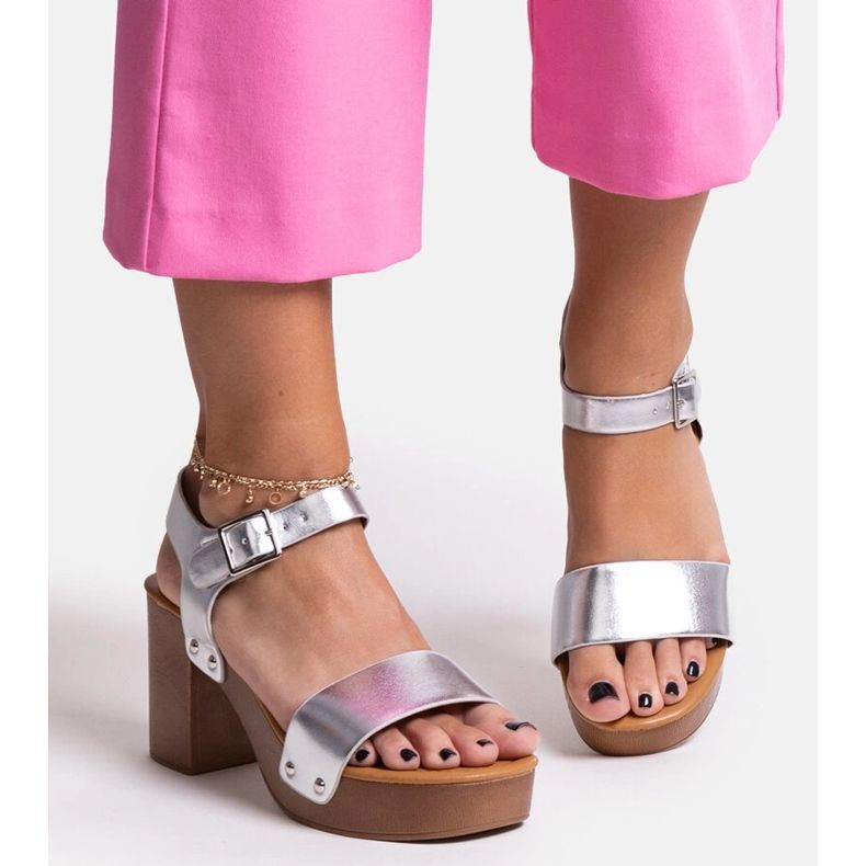 Sandálias de salto alto Adilar maciças prateadas prata 1