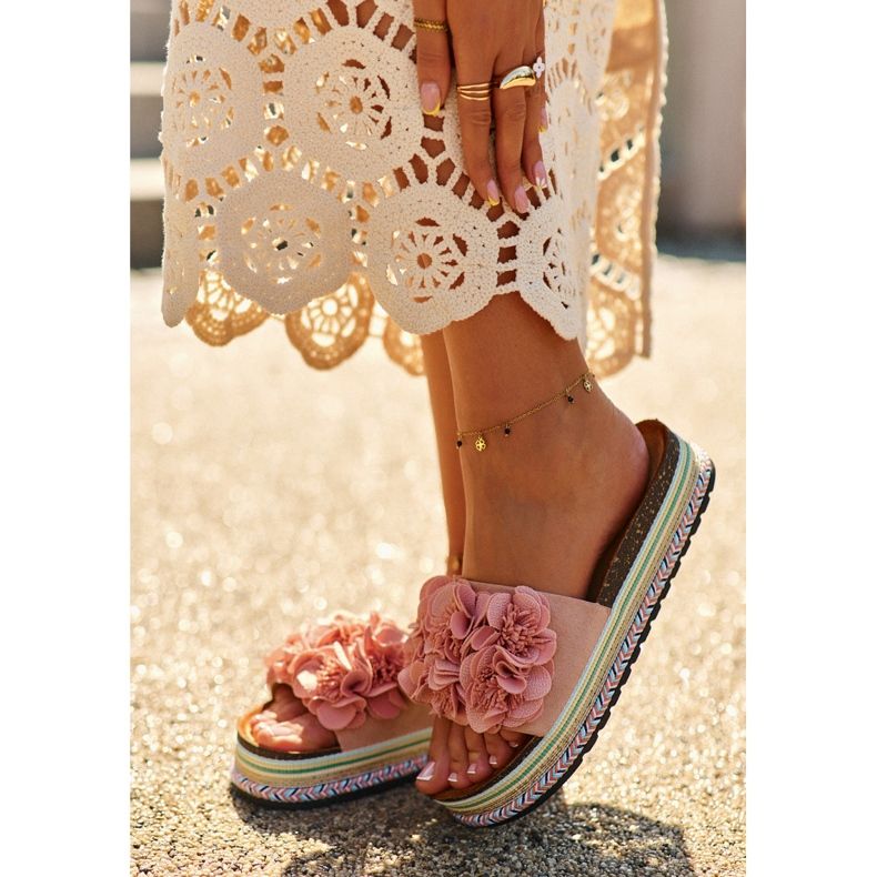 Chinelos femininos com plataforma decorados com flores, rosa Nodina 2
