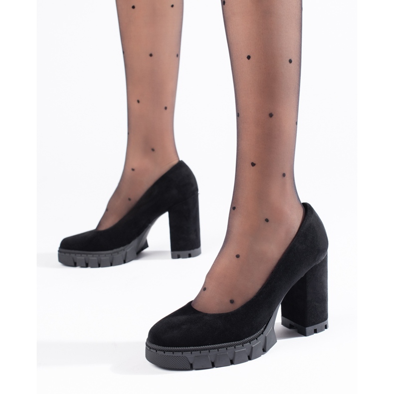 Sapatos femininos de camurça preta com salto alto preto 1