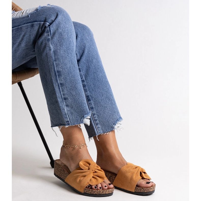 Chinelos castanhos com cunha Ghaza em cortiça 1