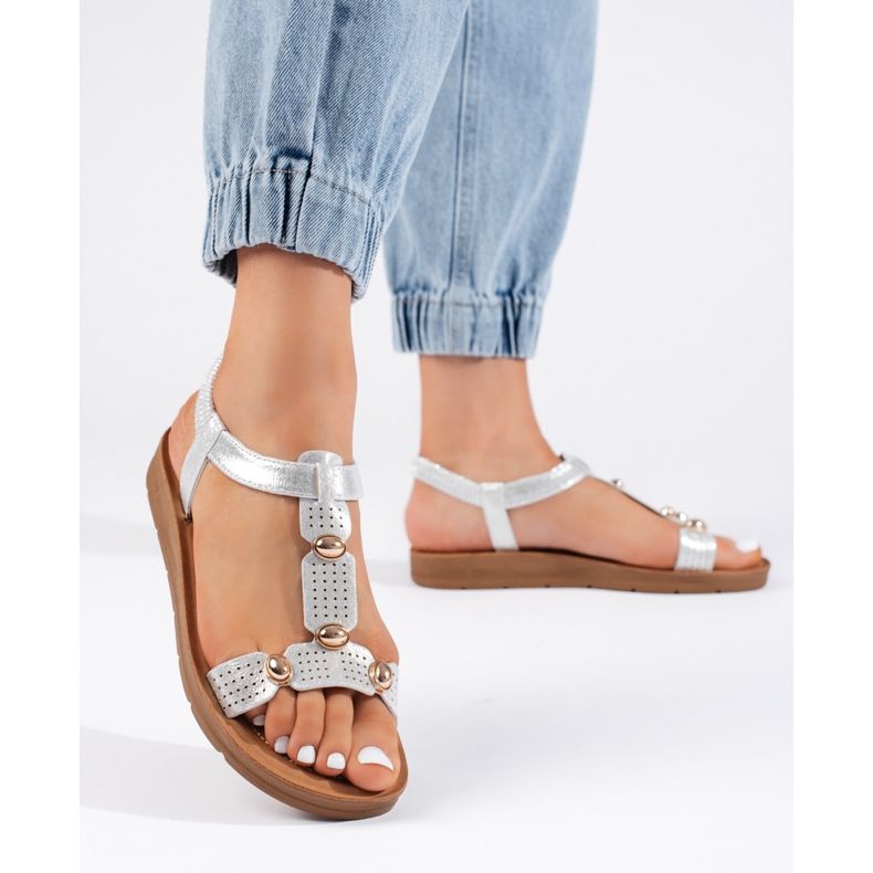 Sandálias femininas prateadas com enfeites prata 1