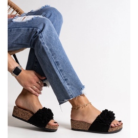 Chinelos pretos com flores na plataforma Apolonia 1