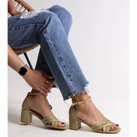 Sandálias verdes de salto alto da Wajda 1