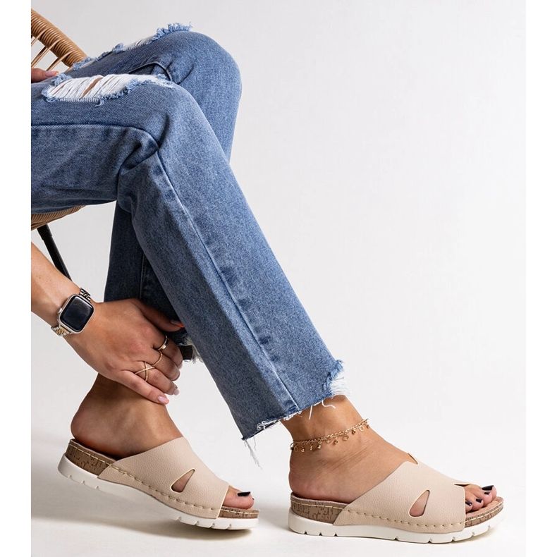 Chinelos bege com inserção de couro Masha 1