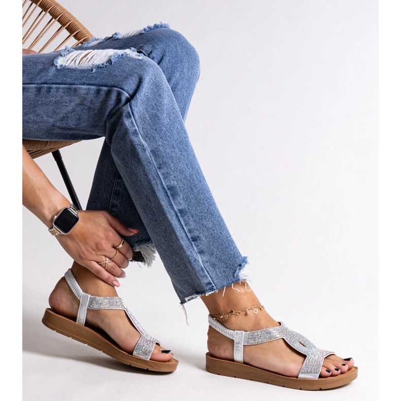 Sandálias prateadas decoradas com zircões Michalina prata 1