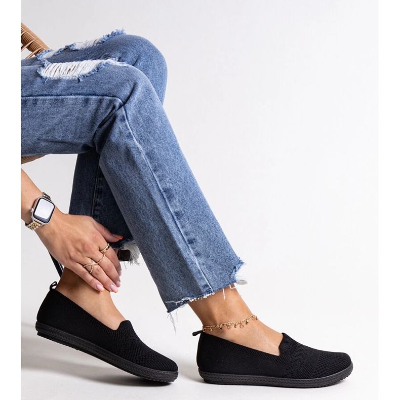 Tênis slip-on preto em tecido Shadhi 1