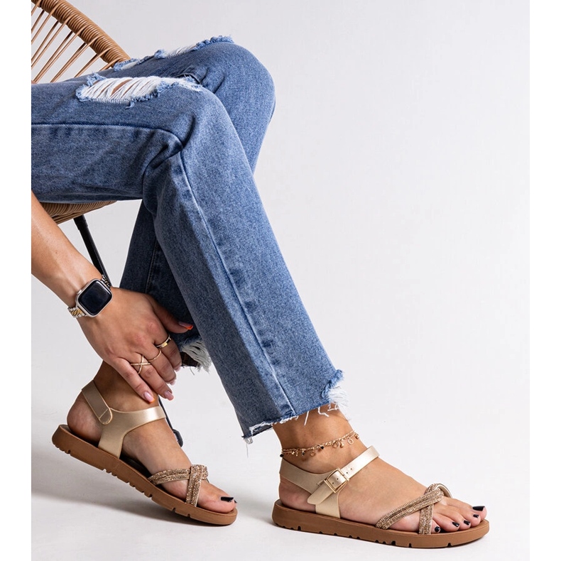 Sandálias douradas decoradas com zircões Claranna dourado 1