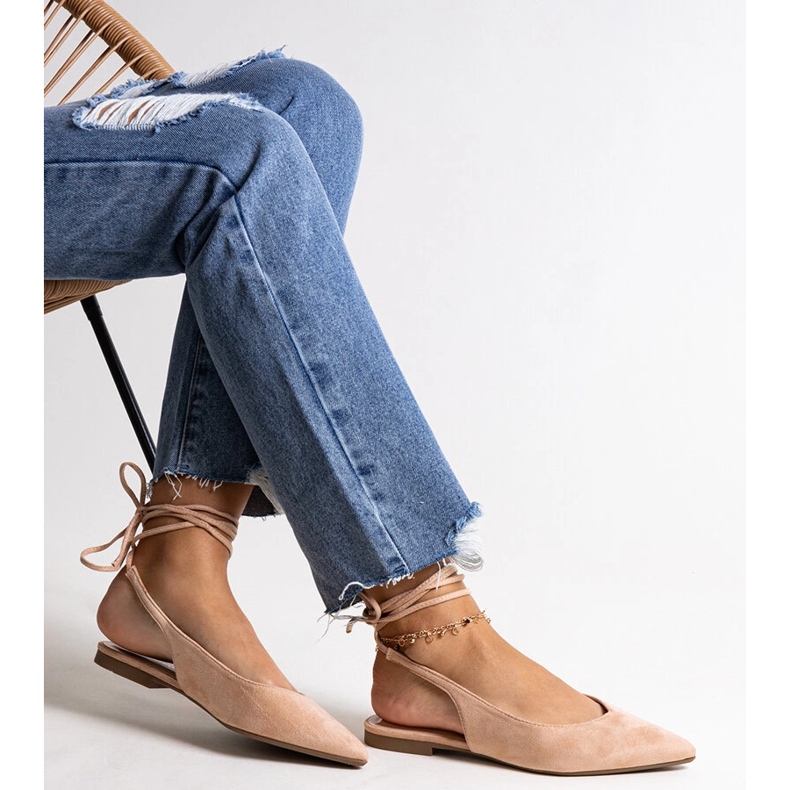 Leaia Sapatilhas bege com cadarço e salto aberto 1