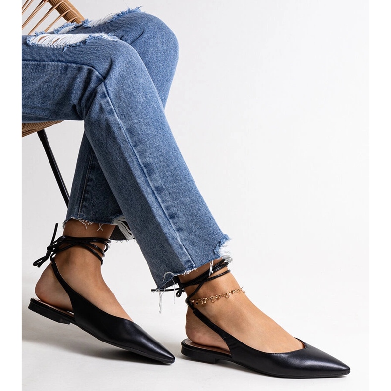 Sapatilhas pretas amarradas feitas de couro ecológico Batra preto 1