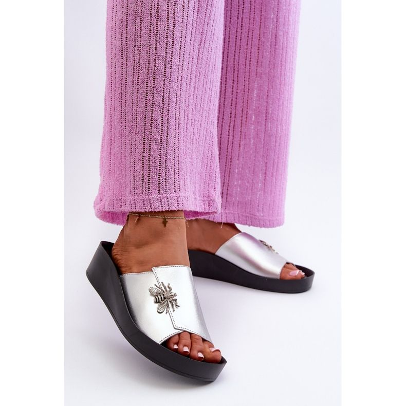 Chinelos femininos elegantes com decoração, couro natural S.Barski KV27-015 prata 2