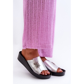 Chinelos femininos elegantes com decoração, couro natural S.Barski KV27-015 prata 1