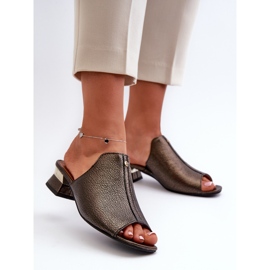 Chinelos femininos elegantes feitos de couro natural com salto baixo Maciejka 06360-20 Grafite preto 2