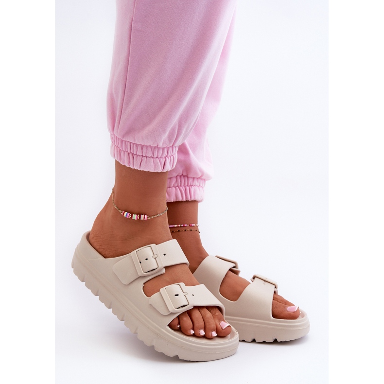 EVento Chinelos femininos de espuma Melorea bege na plataforma 1