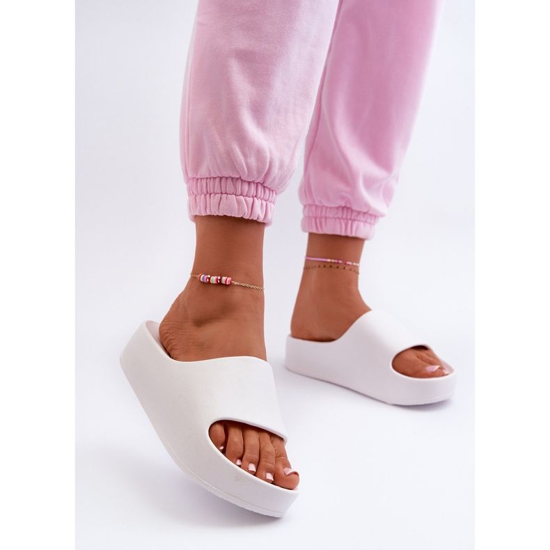 Chinelos femininos com plataforma de espuma Airaplea, brancos 2