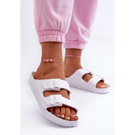 Chinelos femininos de espuma com fivelas brancas Luciene branco 2 Chinelos femininos de espuma com fivelas brancas Luciene branco 2