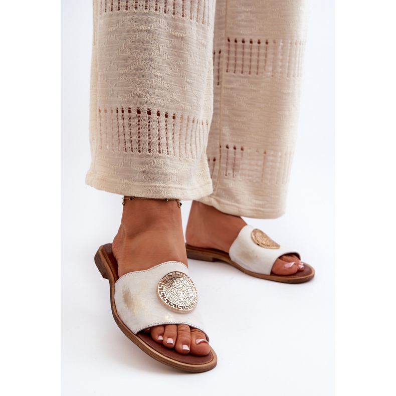 Chinelos de couro Zazoo 2938 com salto plano e decoração dourada, escovados dourado 2