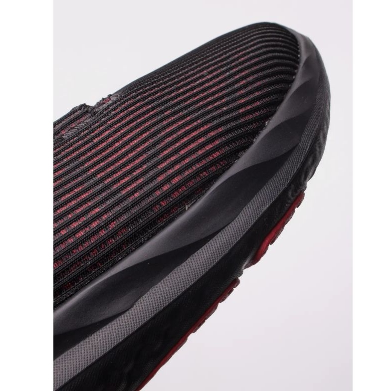 Tênis esportivos Under Armour Charged Swift 3026999-002, preto 3