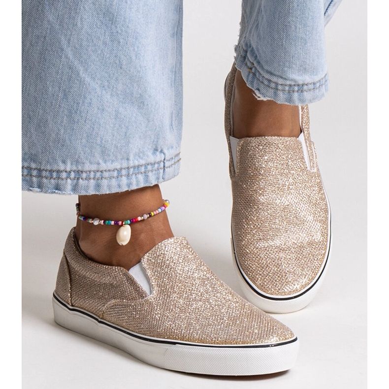 Tênis Lublubah dourado brilhante 1