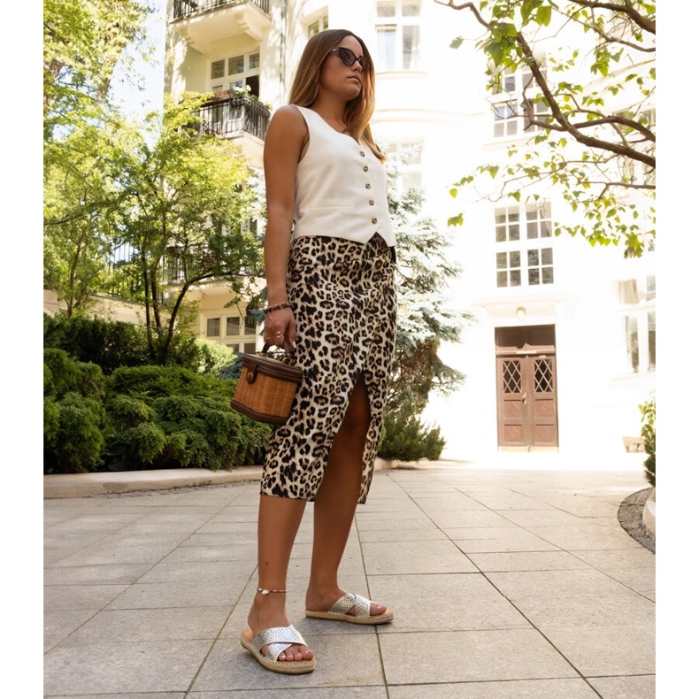 Chinelos prateados perfurados da Awet prata 2