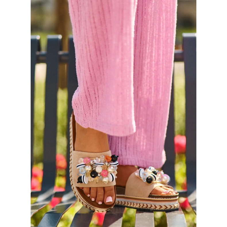 Chinelos femininos na plataforma com decorações S.Barski HY077 bege 1