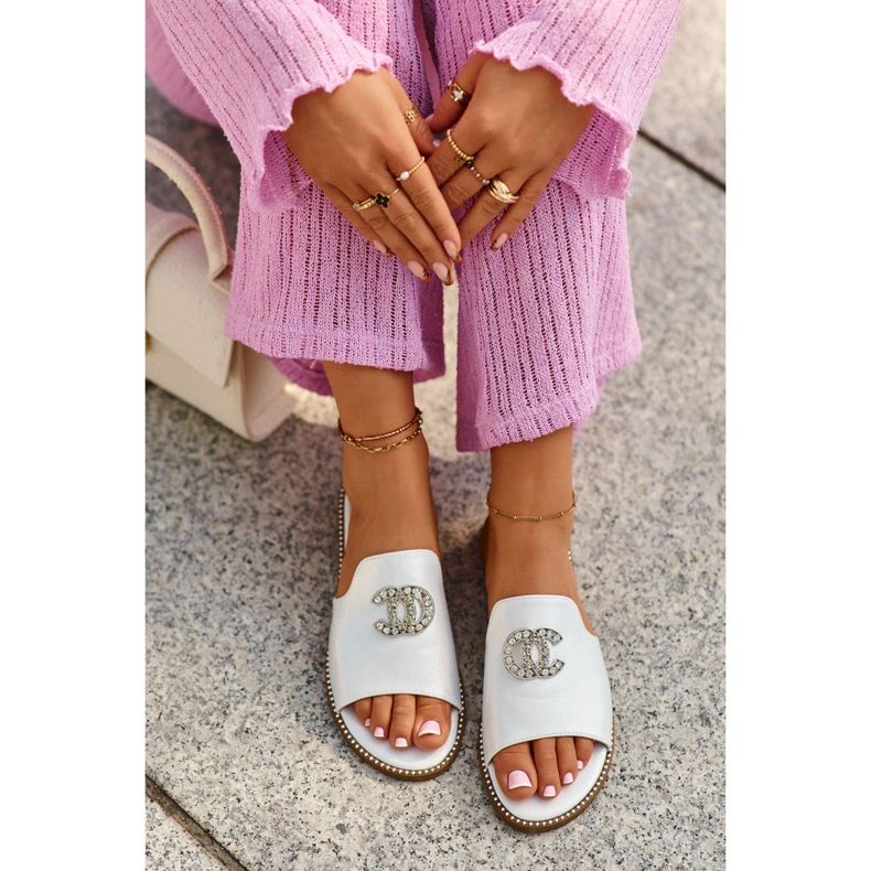 Chinelos elegantes femininos brilhantes com decoração S.Barski KV27-050 prata 1