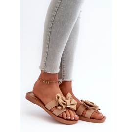 Chinelos femininos com laço camelo Rivarina marrom 1