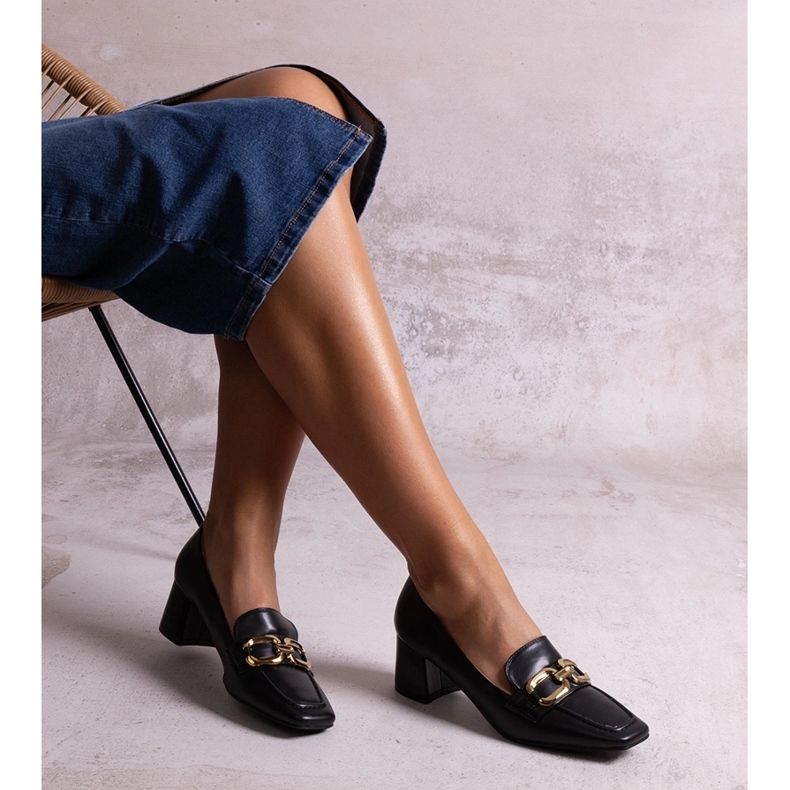 Sapatos pretos de bico quadrado da Alhena 1