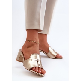 Chinelos femininos em couro ecológico com salto alto, dourado Jemenna 2