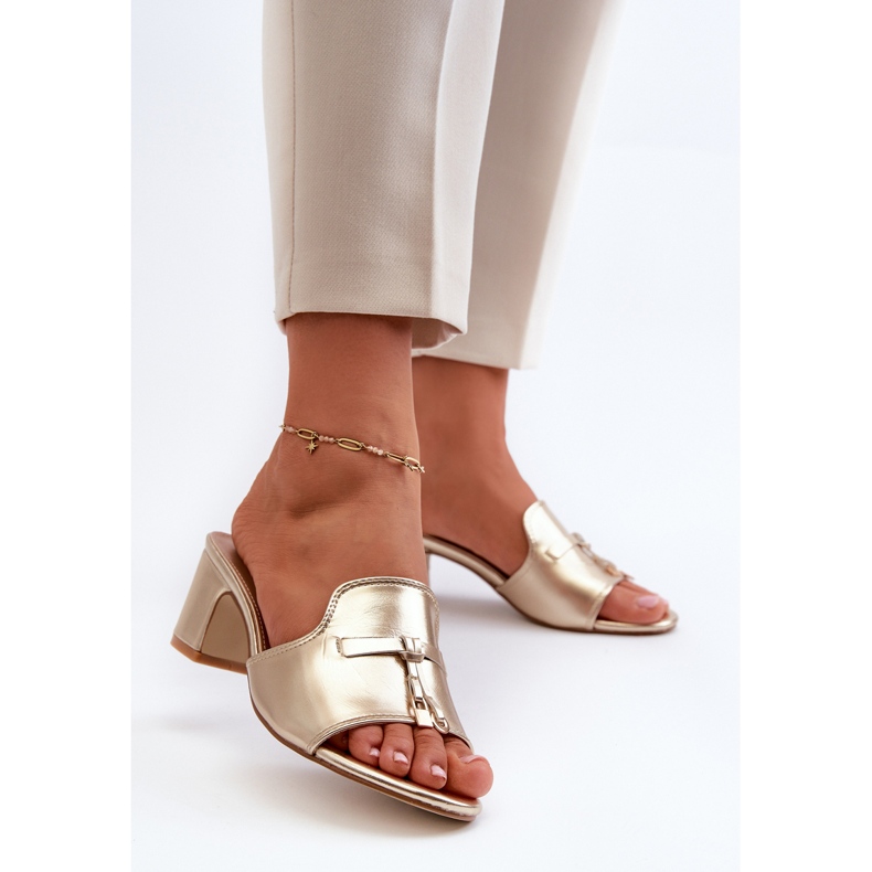 Chinelos femininos em couro ecológico com salto alto, dourado Jemenna 2