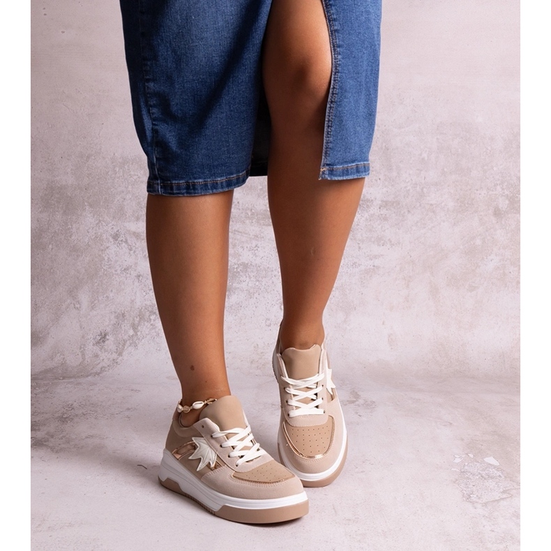 Tênis bege com detalhe espelhado Kollins 1