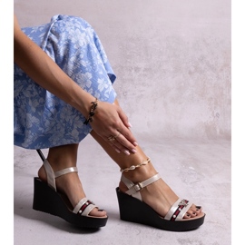 Sandália de cunha dourada Farah dourado 1