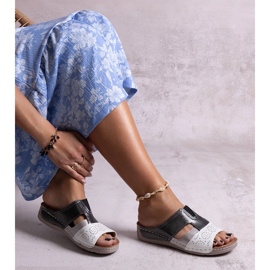 Chinelos Saminar brancos e pretos brilhantes 1